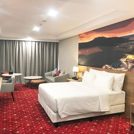 Labersa Hotel & Convention Center Samosir Sinapuran Exterior foto