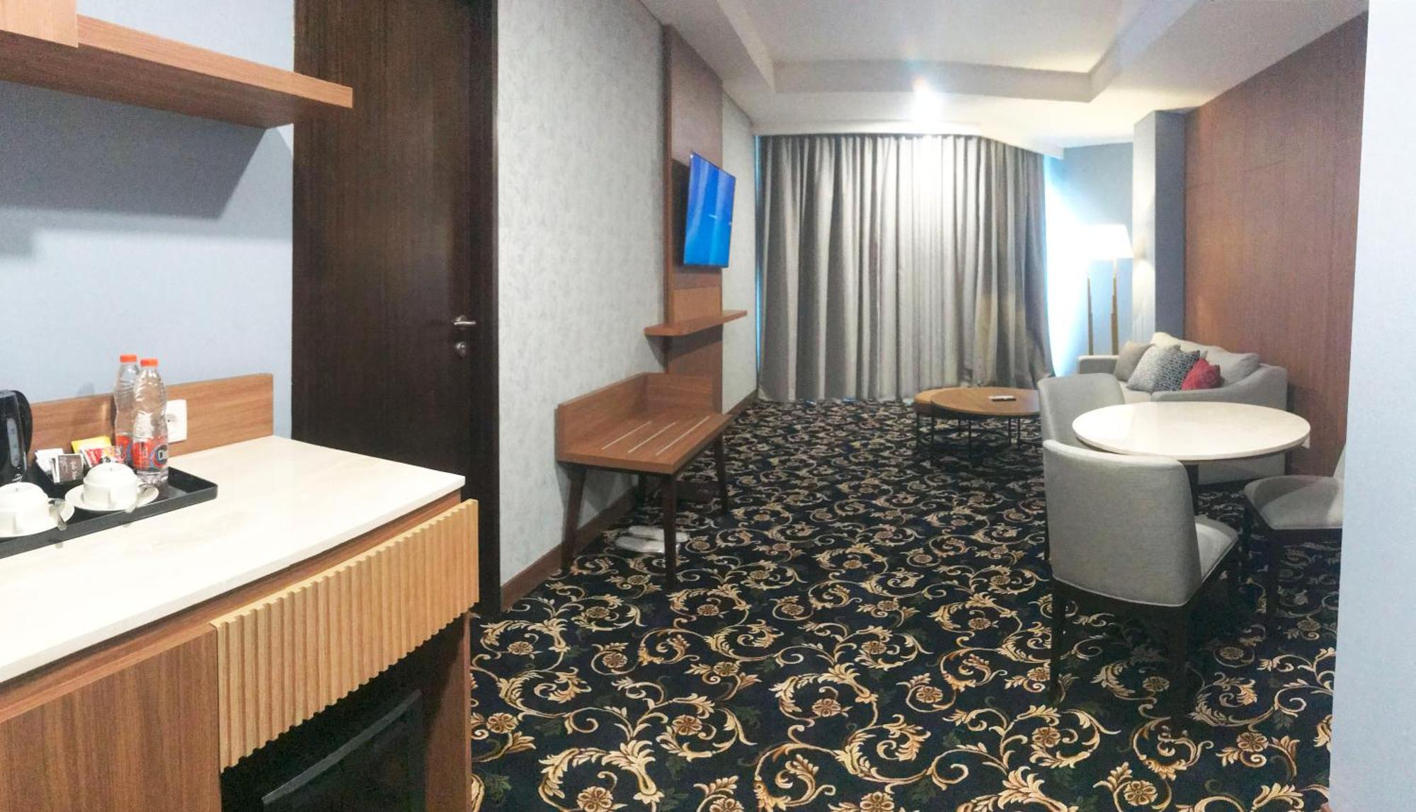 Labersa Hotel & Convention Center Samosir Sinapuran Exterior foto