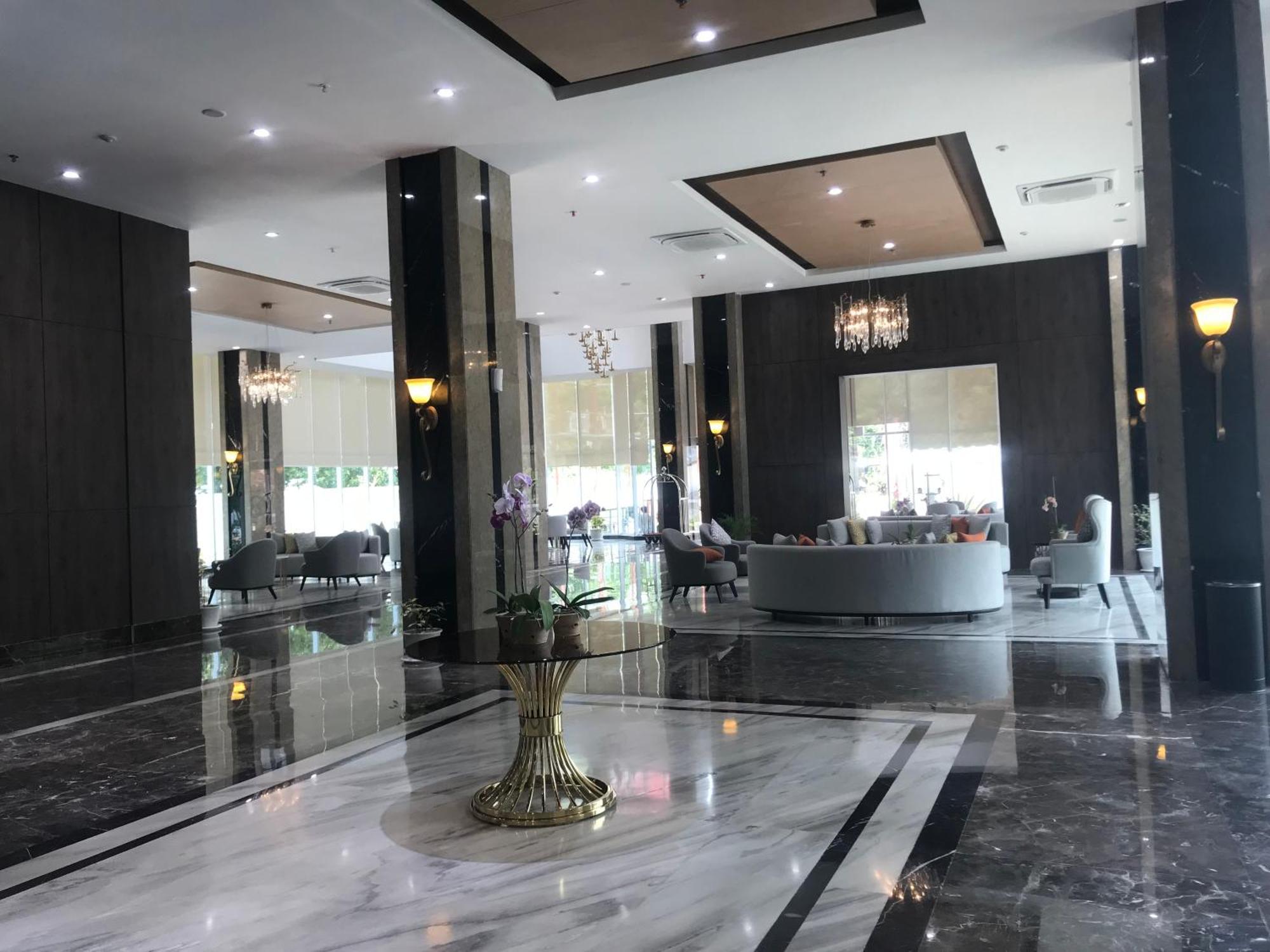 Labersa Hotel & Convention Center Samosir Sinapuran Exterior foto