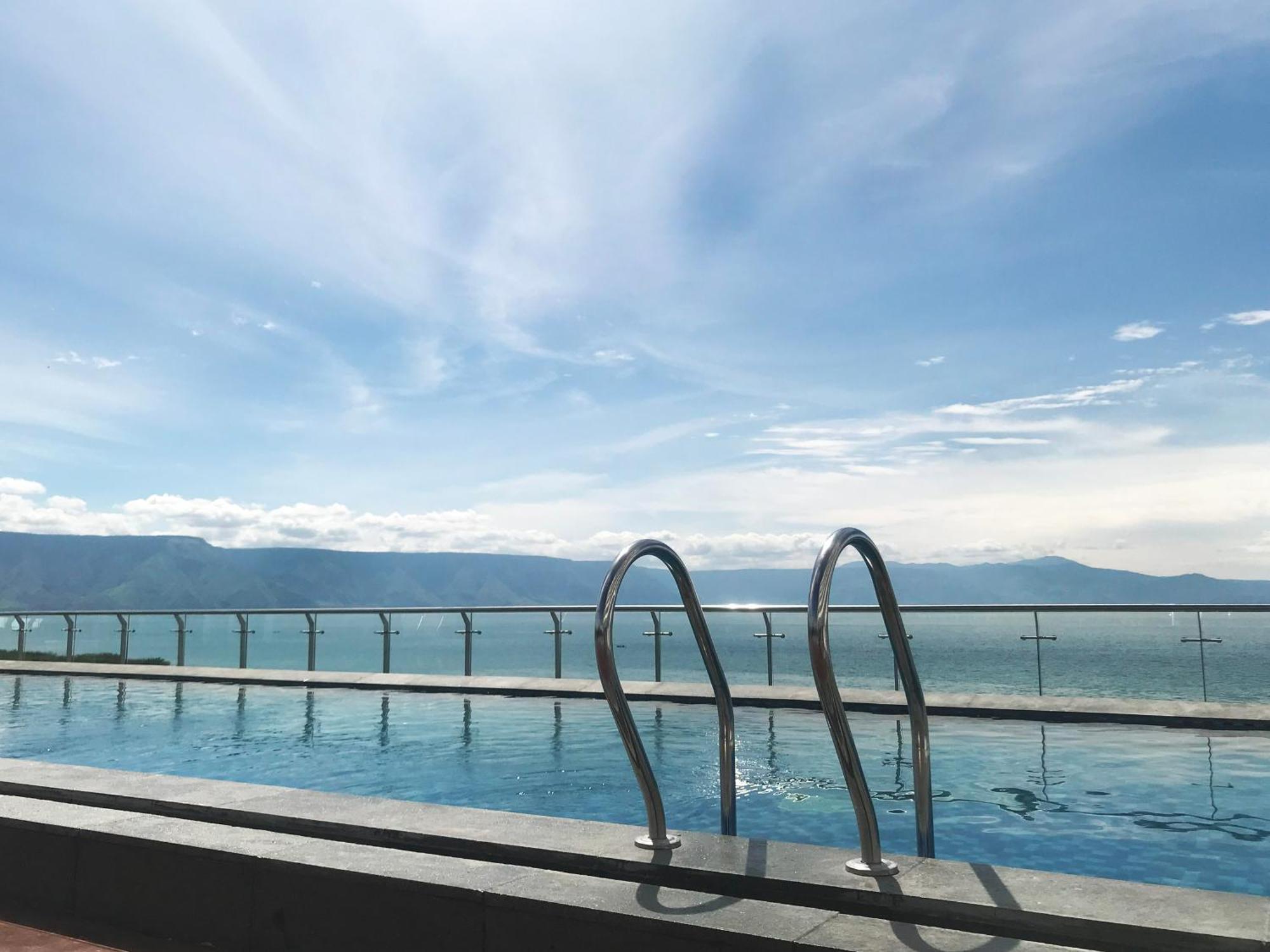 Labersa Hotel & Convention Center Samosir Sinapuran Exterior foto